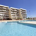 O A Ramos Palmeira Gale Esta Inserido Num Com Piscina, Fica Apenas A 250 Metros Da Da Gale - Com Ar Condicionado Na Sala, Smart Tv Com Prime Video E Cozinha Completa 阿尔布费拉